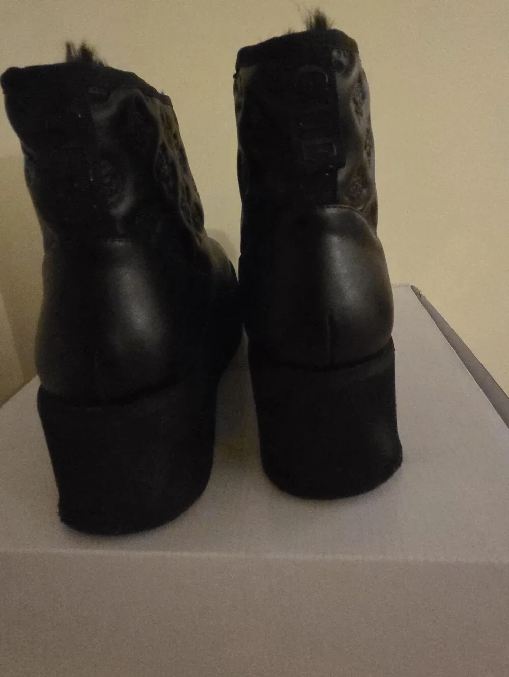 GUESS Jilla Platform Ankle Boots Black Logo Embossed Size 8M